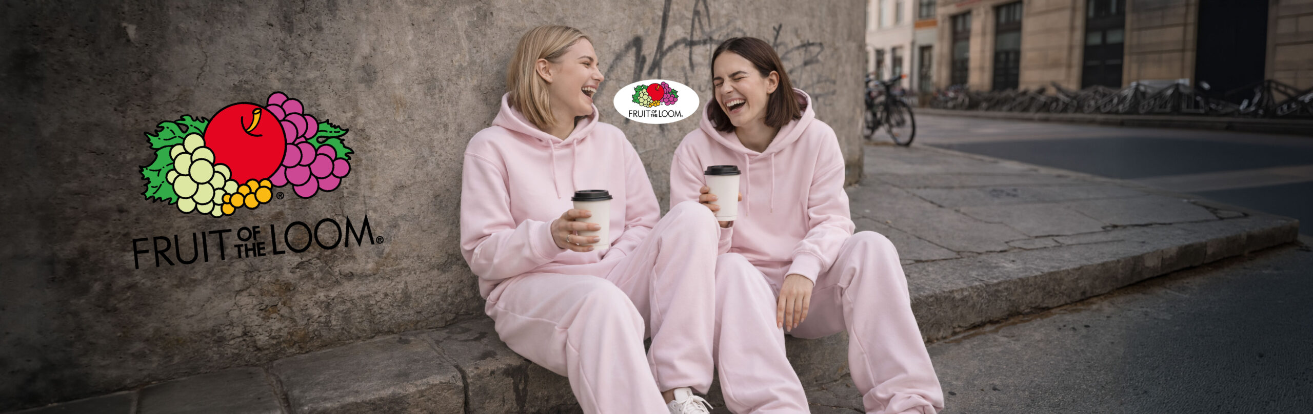 Fruit of the Loom lyserød limited edition joggingbukser og hoodie eksklusivt hos Fruitbutik